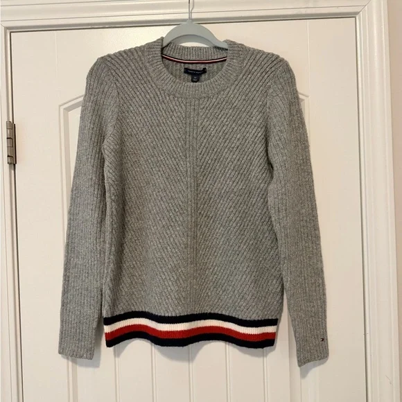 NWT! Tommy Hilfiger Sweater - Picture 1 of 3